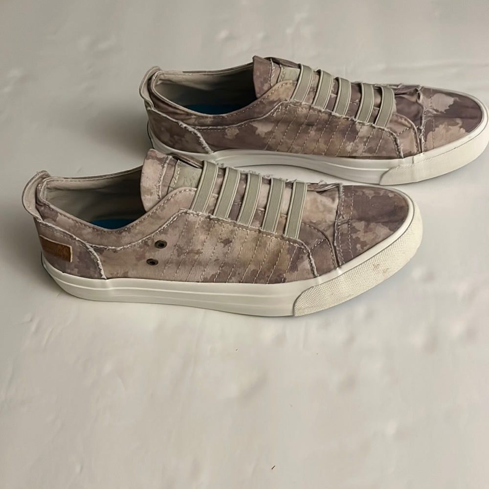 Blowfish Malibu W9.5 slip on shoes w/ I think a watercolor print or Army Print